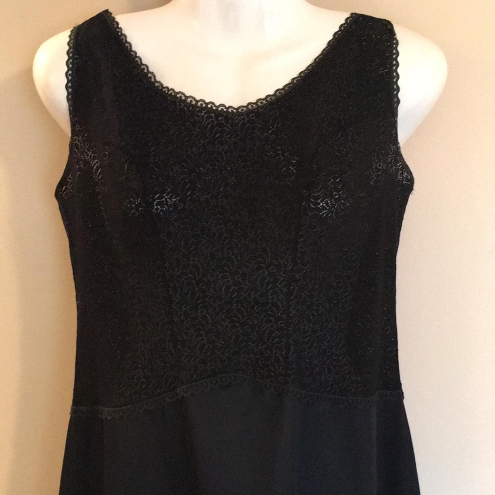 Pretty full coverage vintage black lace full slip
